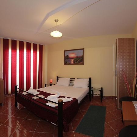 Panos Hotel Două Mai Екстериор снимка