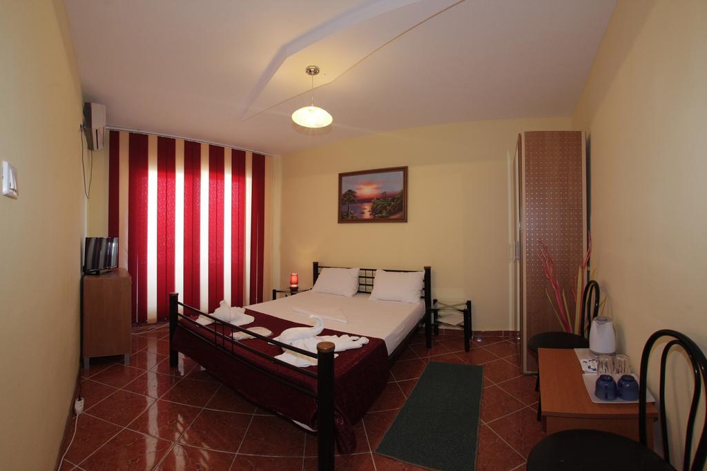 Panos Hotel Două Mai Екстериор снимка