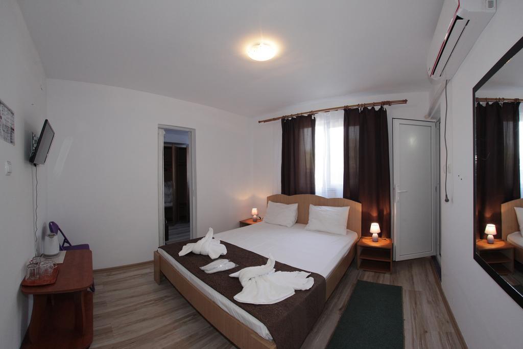 Panos Hotel Două Mai Екстериор снимка