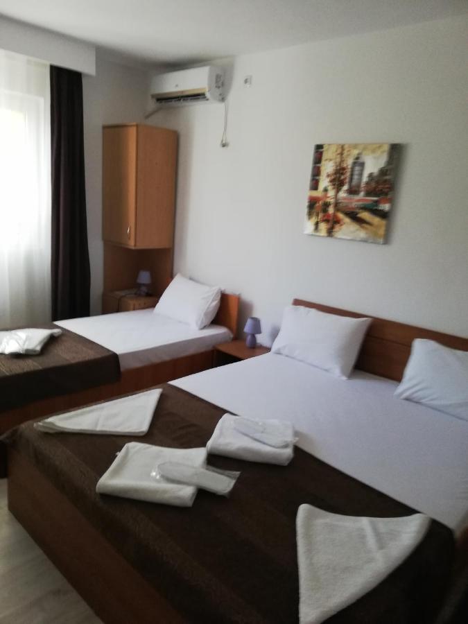 Panos Hotel Două Mai Екстериор снимка